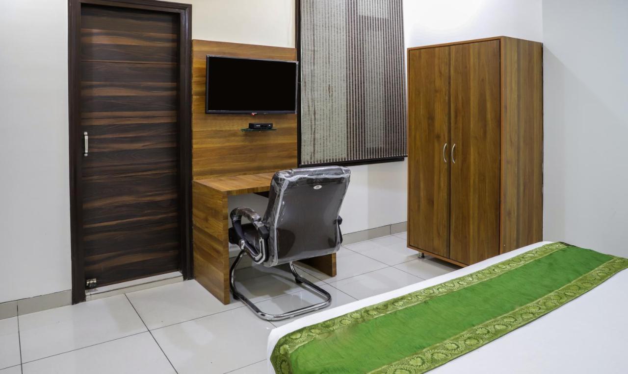 Hotel Treebo Trip Kapil Royalista Ludhiana Exterior foto