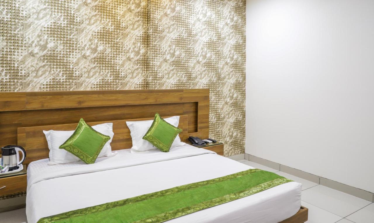 Hotel Treebo Trip Kapil Royalista Ludhiana Exterior foto