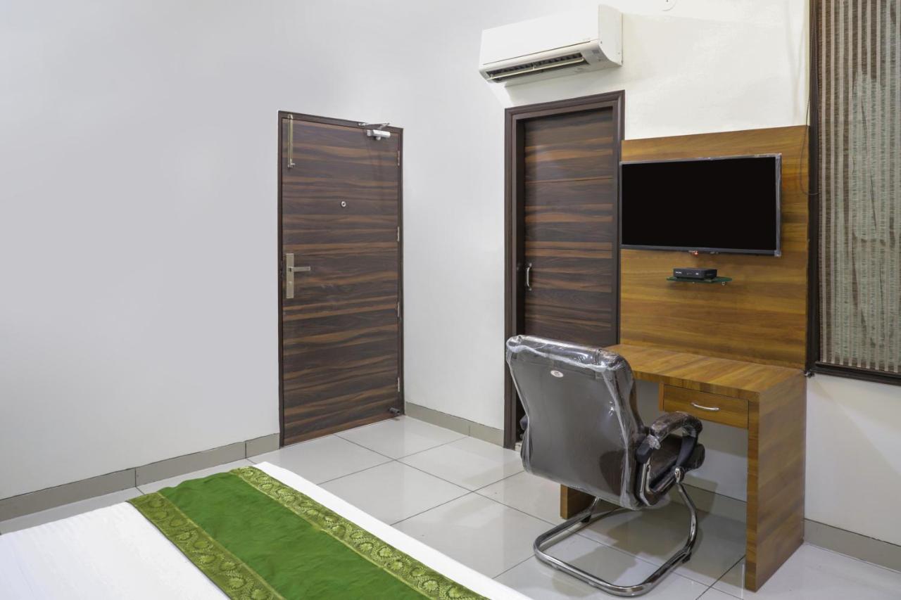 Hotel Treebo Trip Kapil Royalista Ludhiana Exterior foto