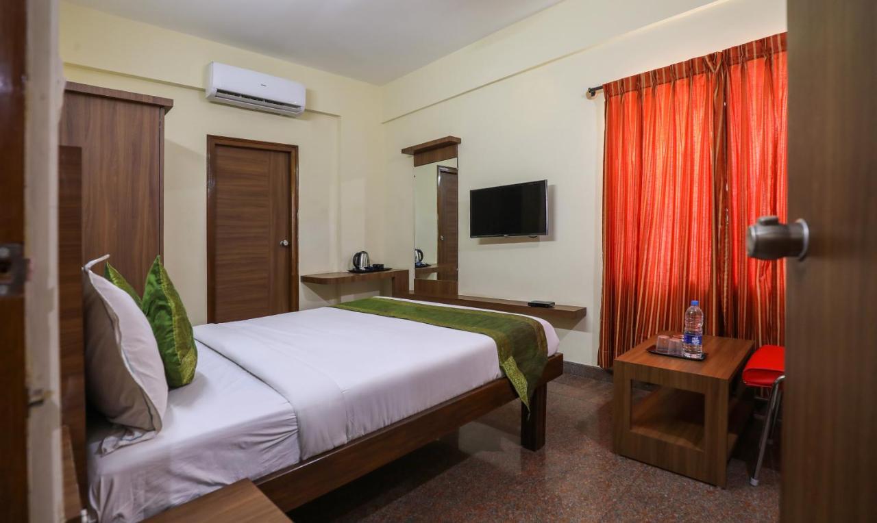 Hotel Treebo Trip Kapil Royalista Ludhiana Exterior foto
